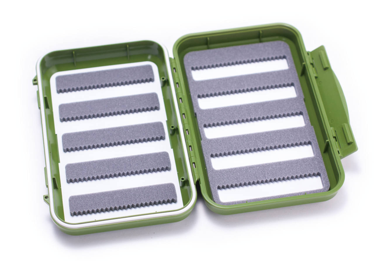 Bild von C&F DESIGN WASSERDICHTE FLIEGENDOSE MEDIUM GESCHLITZT 10 REIHEN OLIVE (CF-2555)